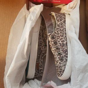 NIB- Women's Blowfish Malibu Tabby Cat Olive Camo Casual Sneakers, Size 7